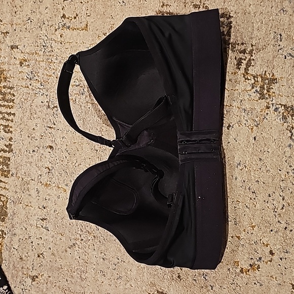 BERLEI Shift Underwire Sports Bra - Black - Picture 2 of 3